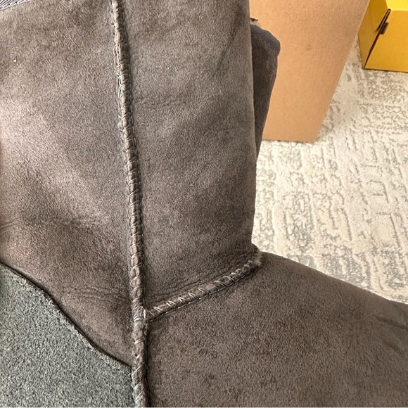 Women’s Uggs size 6 - Picture 5 of 5